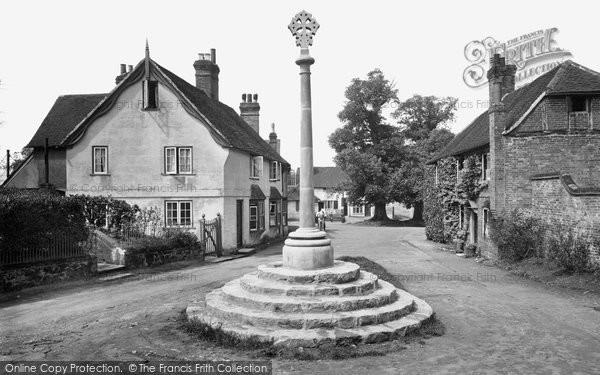 Photo of Shere, Memorial Cross 1921