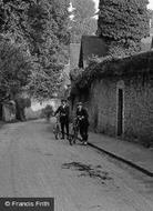 Men With Bicycles 1911, Shere