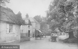 Village 1907, Shere