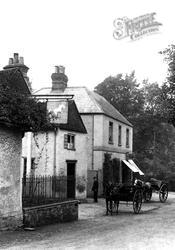 Village 1907, Shere