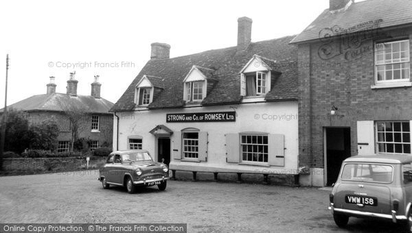 Photo of Sherfield English, The Hatchet Inn c.1965