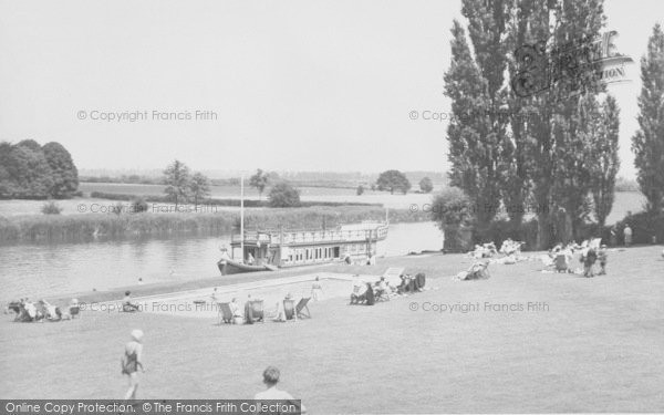 Photo of Shillingford, Near The Bridge c.1960