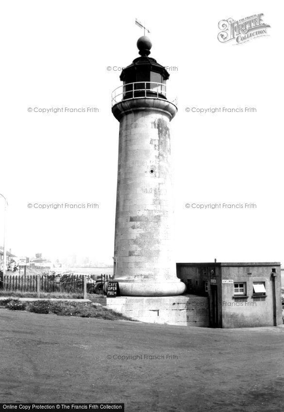 Shoreham-by-Sea, Kingston Buci Lighthouse c1960