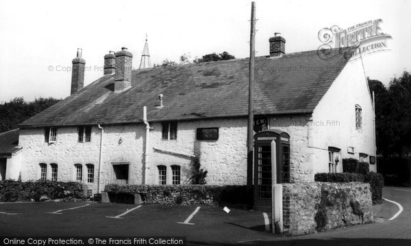 Photo of Shorwell, The Crown Inn c.1955