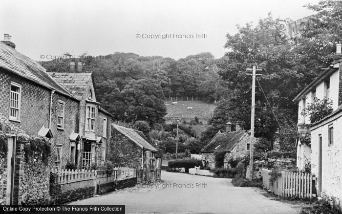 Photo of Shorwell, The Village c.1950
