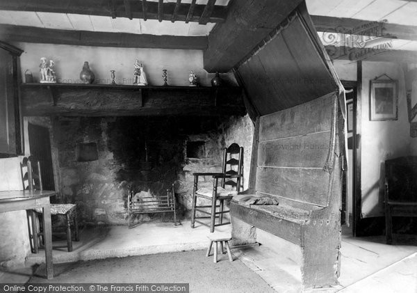 Photo of Shottery, Anne Hathaway's Cottage, The Parlour Showing Old Settle 1912