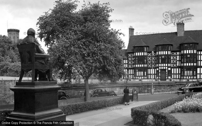 Photo of Shrewsbury, Darwin Statue And Castle House 1959