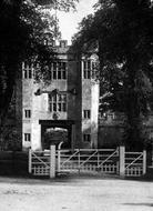 House, The Old Gateway 1902, Shute