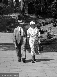 A Couple In Connaught Gardens 1934, Sidmouth