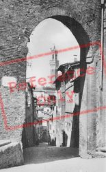Arch Of Chiesa Di San Giuseppe From Via Sant'agata c.1920, Siena