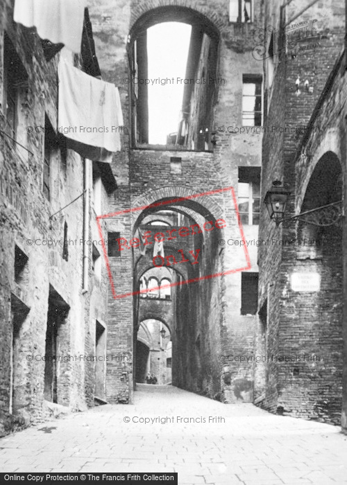 Photo of Siena, Via Della Galluzza, Arches c.1920