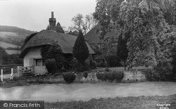 Singleton, Pond Cottage c1950