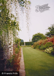 Castle, The Gardens 1986, Sissinghurst