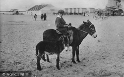 Donkey And Foal 1910, Skegness