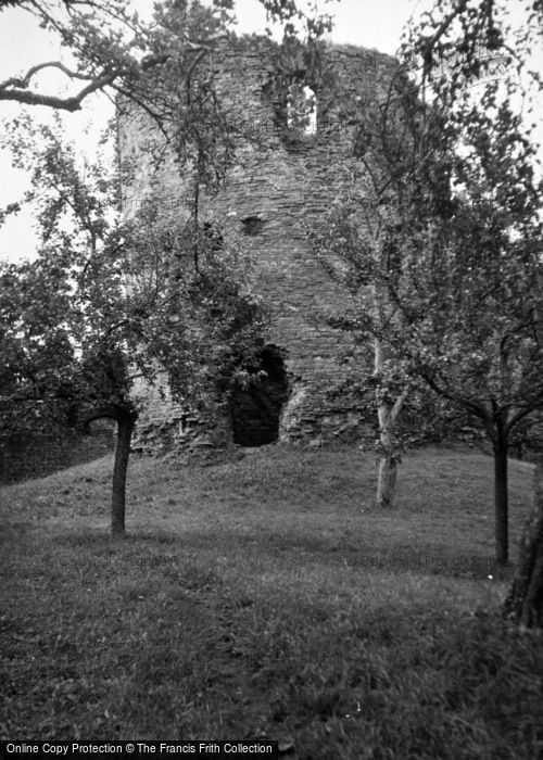 Photo of Skenfrith, Castle, The Round Keep 1948