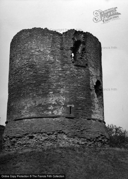 Photo of Skenfrith, Castle, The Round Keep 1955