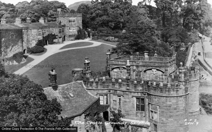 Photo of Skipton, The Castle Grounds c.1950