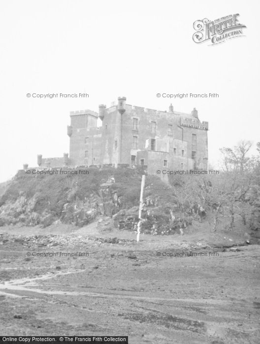 Photo of Skye, Dunvegan Castle 1960