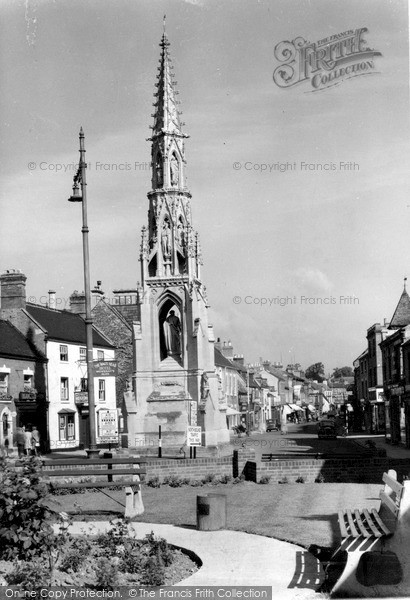 Photo of Sleaford, Handley Memorial c.1950