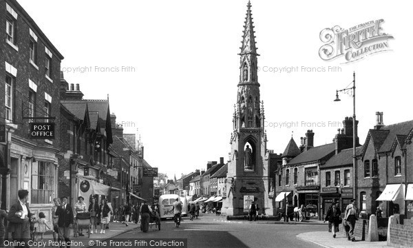 Photo of Sleaford, South Gate And The Handley Monument c.1950