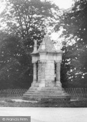 The Monument c.1960, Sledmere