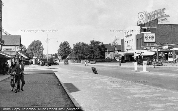 Photo of Slough, Farnham Road c.1955