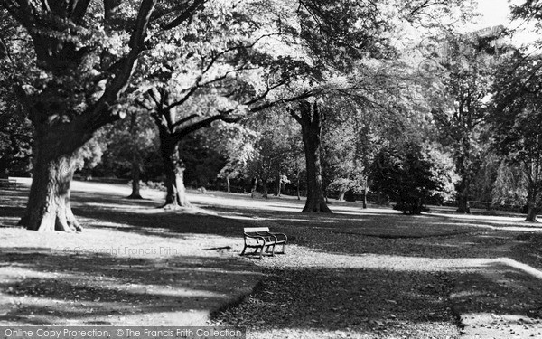 Photo of Slough, Lascelles Park c.1960