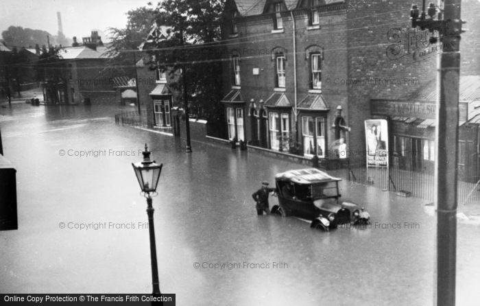 Photo of Smethwick, High Street, Flooded 1927