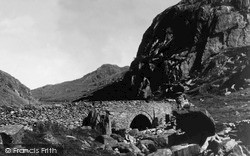 The Llanberis Pass c.1939, Snowdon