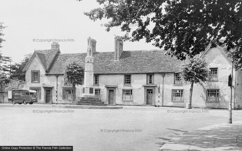 Solihull, War Memorial and Old Houses c1955