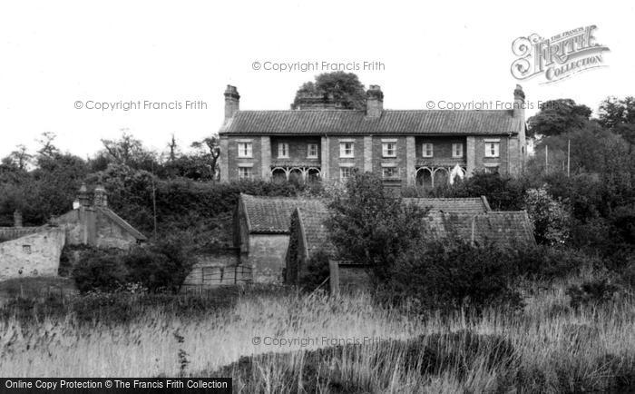 Photo of Somerleyton, Row Of Cottages c.1960