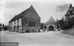 Town Hall And Cross 1906, Somerton