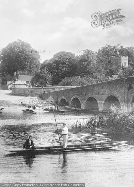 Photo of Sonning, Punting On The Thames 1904