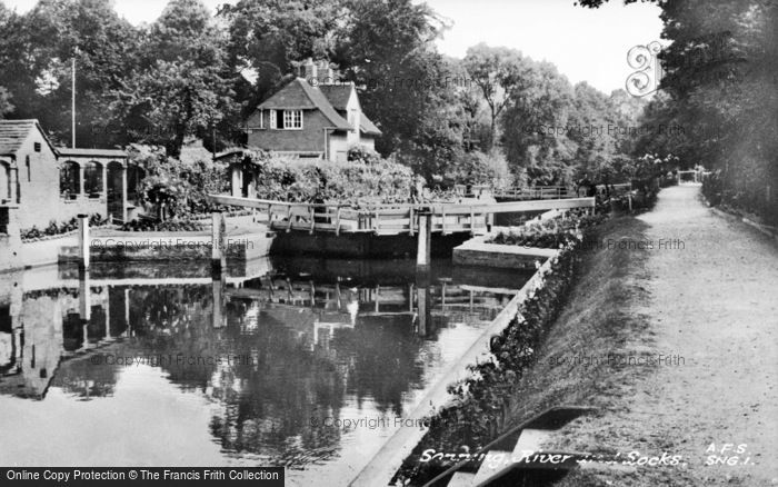 Photo of Sonning, River And Locks c.1955