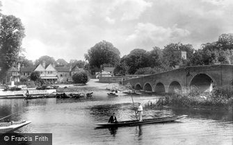 Sonning, the Bridge and the Hotel 1904