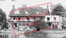 The French Horn Hotel c.1960, Sonning