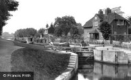 The Lock 1917, Sonning