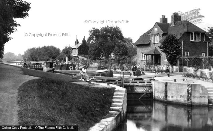 Photo of Sonning, the Lock 1917