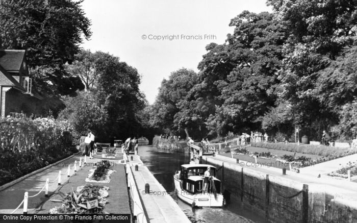 Photo of Sonning, The Lock c.1955