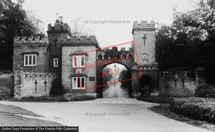 Photo of South Cave, Castle Gates c.1960