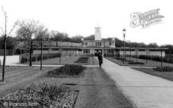 Larkswood Pool c.1955, South Chingford