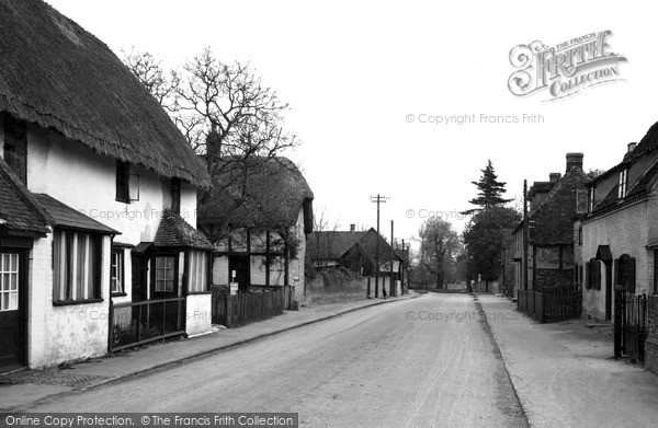 Photo of South Moreton, The Village c.1940