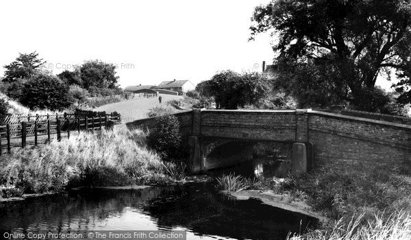 Photo of South Wigston, Two Bridges c.1960