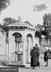 The 'stella' Memorial Fountain, Western Esplanade 1924, Southampton