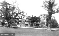 Hand And Sceptre 1900, Southborough