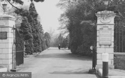 Entrance Gates, Grovelands Hospital c.1955, Southgate
