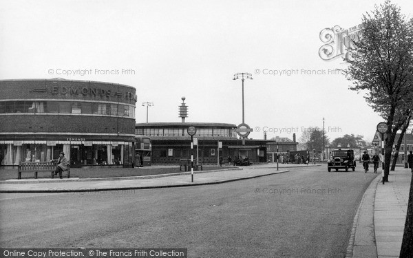 Photo of Southgate, The Circus c.1955