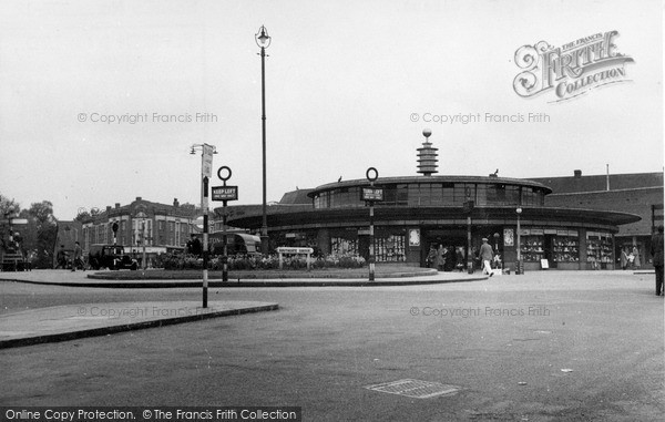 Photo of Southgate, The Circus c.1955