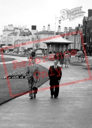 A Stroll In Kings Gardens c.1960, Southport