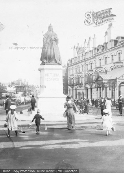 Photo of Southport, The Queen Victoria Statue 1913